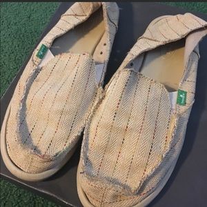 Sanuk size 10